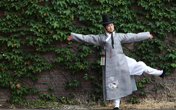 바른 생활 사나이 이희문. 공연 레파토리를 짜는 시간을 제외하고는 집에서 조용히 시간을 보낸다./사진=이태경 기자