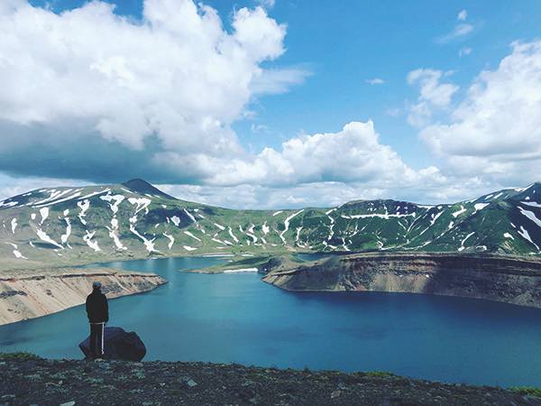 ⓒ시사IN 윤무영 캄차카반도의 크수다치 분화구 위에서 바라본 칼데라 호수 풍경.