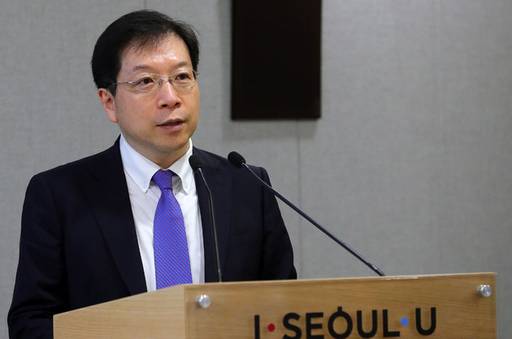 5일 오전 중구 서울시청 브리핑룸에서 열린 북부간선도로 입체화사업(신내4) 공동주택지구 지정 발표식에 참석한 김세용 서울주택도시공사 사장이 브리핑을 하고 있다. 뉴시스