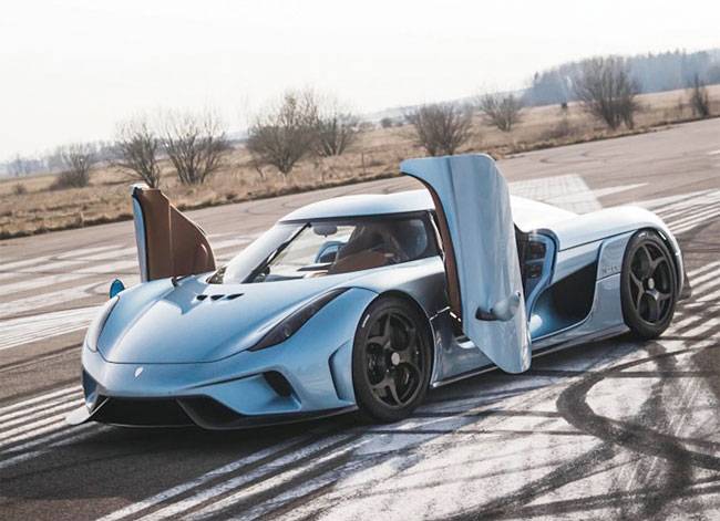 코닉세그 ‘레제라’의 문은 90도로 꺾여 열린다. 사진 코닉세그