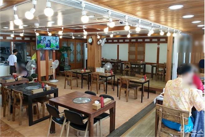 12일 오후 찾은 강릉 경포의 한 식당이 아직 성수기임에도 불구하고 한산한 모습을 보이고 있다. (사진=전영래 기자)