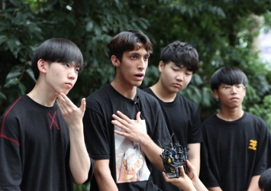 Kim Min-hyeok (second from left), who is from Iran, and his friends, who launched a national petition on the Cheong Wa Dae website asking for the state to recognize Min-hyeok as a refugee, answer questions from the press at the Seoul Immigration Office in Yangcheon-gu, Seoul on August 8. Kang Yoon-joong