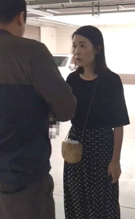 지난 6월 1일 오전 10시 32분 충북 청주시 한 아파트 지하주차장에서 제주동부경찰서 형사들에 의해 살인 등 혐의로 긴급체포되는 고유정 모습. 사진은 경찰이 촬영한 영상 캡처본. [연합뉴스]