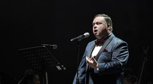 17일 경기 가평군 청심평화월드센터에서 열린 ‘문선명 천지인참부모 천주성화 7주년 기념 성화축제’에서 폴포츠가 특별공연을 선보이고 있다. 가평=하상윤 기자