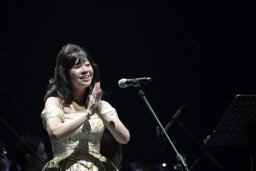 17일 경기 가평군 청심평화월드센터에서 열린 ‘문선명 천지인참부모 천주성화 7주년 기념 성화축제’에서 세이코리가 개회공연을 선보이고 있다. 가평=하상윤 기자