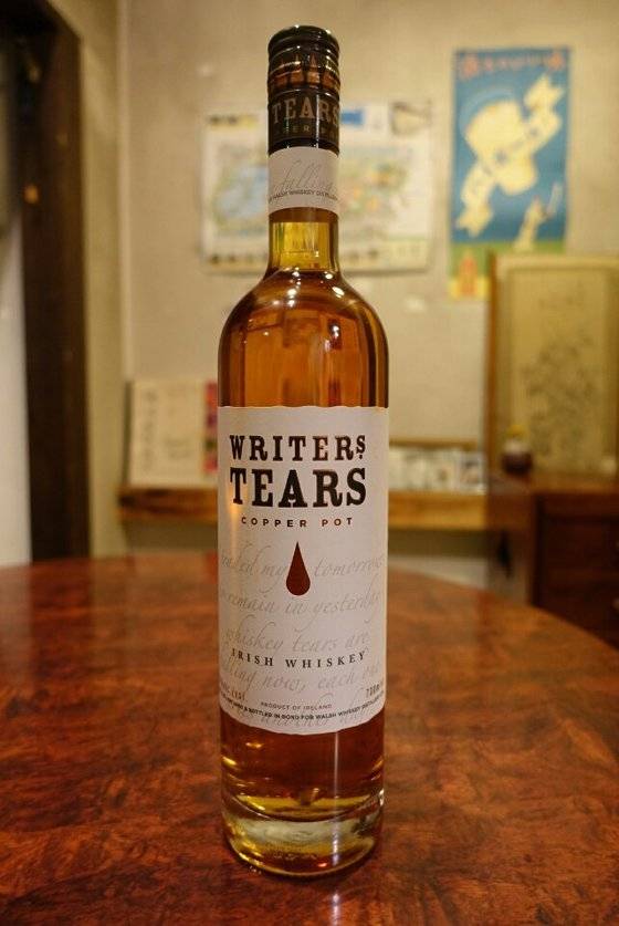 아이리시 위스키, WRITER’s TEARS. 국내에 잘 알려지지 않은 블렌디드 위스키인데, 이런 브랜드는 셀 수 없을 정도로 많다. [사진 김대영]
