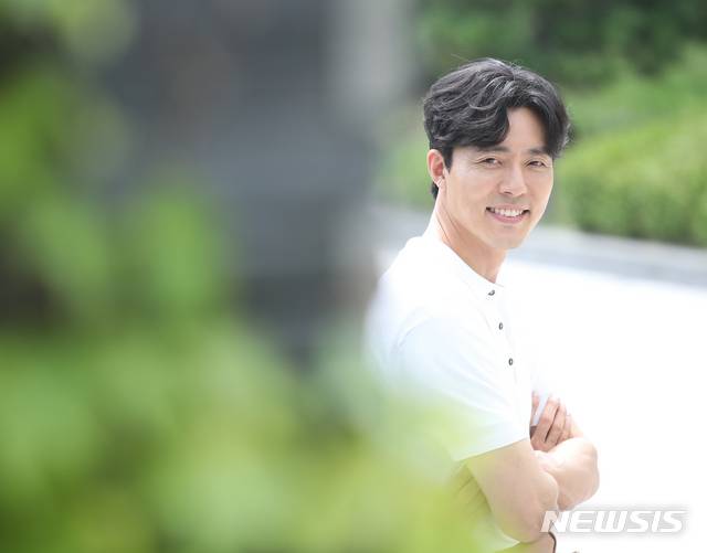 【서울=뉴시스】조수정 기자 = tvN 월화드라마 '60일, 지정생존자' 김남욱 대변인 역 배우 이무생이 21일 서울 충무로 뉴시스 본사에서 종방인터뷰에 앞서 포즈를 취하고 있다. 2019.08.21. chocrystal@newsis.com