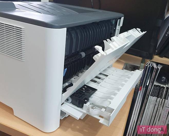 후면 3개 커버를 열어 간이 정비가 가능