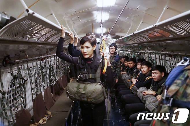 낙하 훈련 © AFP=뉴스1