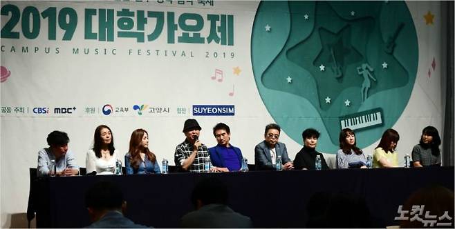 '2019 대학가요제' 기자회견에서 심사위원이자 출연가수인 이재성이 기자들의 질문에 답하고 있다. (사진=황진환 기자/자료사진)