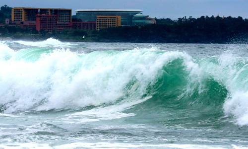 성난 파도 제13호 태풍 ‘링링’(LINGLING)이 북상 중인 5일 오전 제주 서귀포시 예래동 인근 해안가에 큰 파도가 몰아치고 있다.서귀포=뉴시스