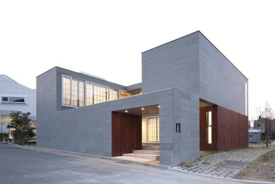 판교 중정형집의 외관.［사진 남궁선 작가］