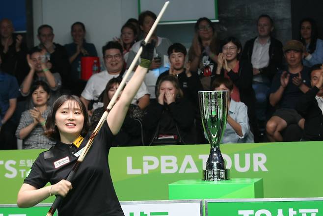 강지은이 LPBA 4차 대회에서 우승을 확정지은 뒤 기쁨의 세리머니를 하고 있다. 사진=PBA