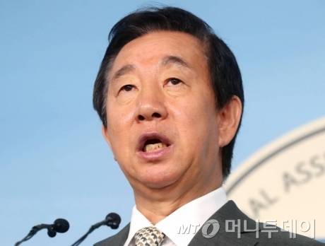 자유한국당 김성태 의원이 올 7월30일 오전 서울 여의도 국회 정론관에서 딸의 KT 부정채용 의혹에 대한 해명 기자회견을 하고 있다. / 사진=홍봉진 기자 honggga@