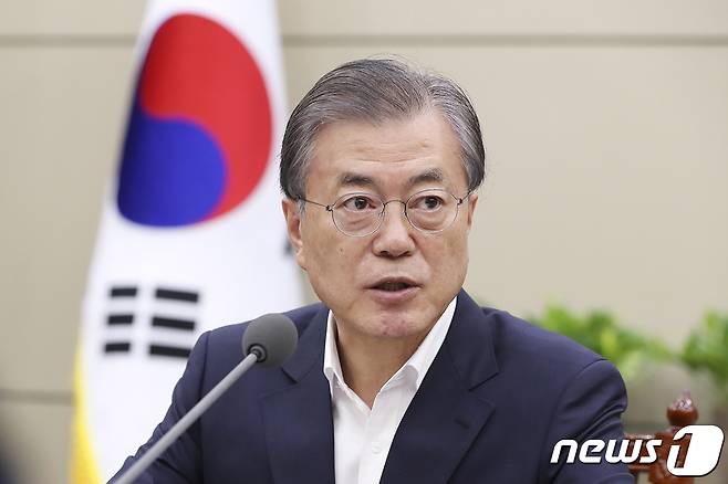 문재인 대통령이 지난 16일 청와대 여민관에서 열린 수석·보좌관 회의에서 모두발언하고 있다.(청와대 제공) 2019.9.16/뉴스1