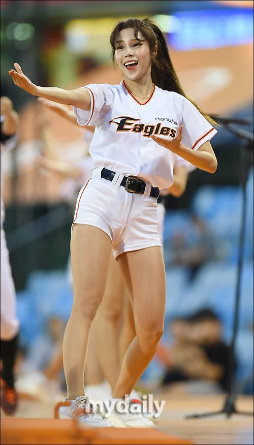 [MD포토] 치어리더 서유림, '선수들에게 힘을!'