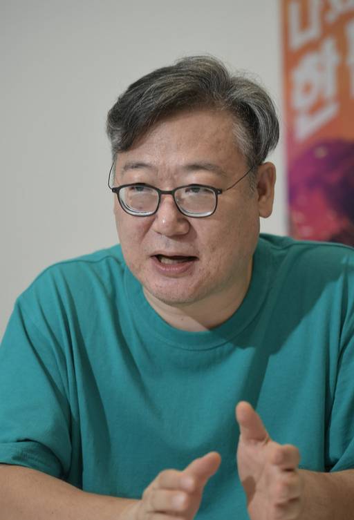 지난 3일 서울 마포구 드림타워에서 만난 구자형 성우.&nbsp;하상윤 기자