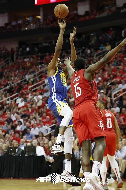 막으려야 막을 수가 없는 선수. 이것이 듀란트가 리그 최고의 득점원으로서 꼽히는 결정적 이유다. ⓒAFPBBNews = News1