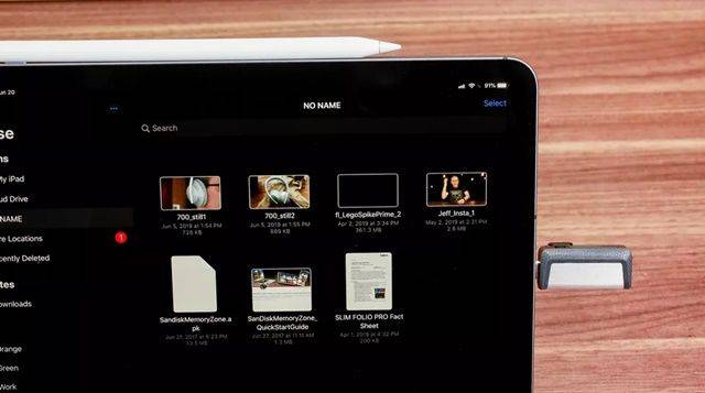 USB 타입C 단자에 연결되는 외부 저장장치를 아이패드에 직접 연결해 파일 앱에서 사용할 수 있다. (사진=씨넷)