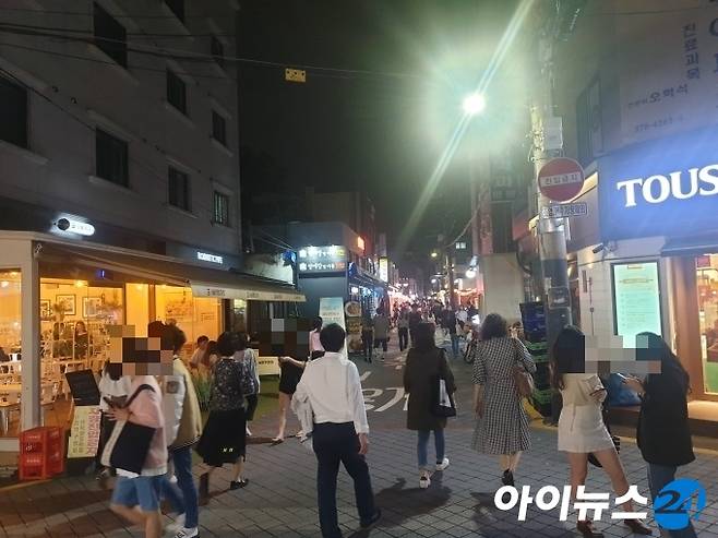 서울 관악구에 위치한 샤로수길 전경. [사진=김서온 기자]