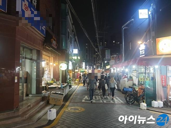 서울 관악구에 위치한 샤로수길 전경. [사진=김서온 기자]