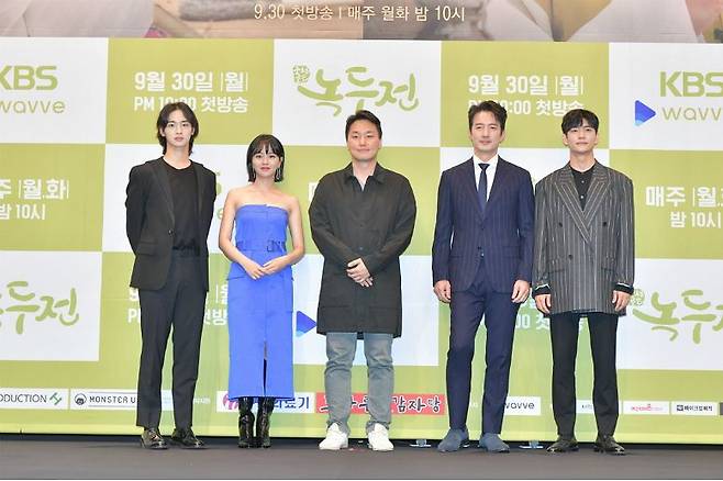 30일 서울 구로구 라마다서울신도림호텔에서 열린 KBS2 새 월화드라마 '조선로코-녹두전' 제작발표회에 참석한 장동윤, 김소현, 김동휘 감독, 정준호, 강태오. (사진=KBS 제공)
