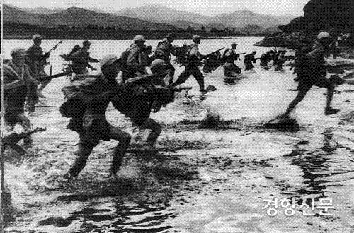 1400년전 신라-고구려, 신라-당나라간 치열한 접전이 벌어진 칠중성과 감악산에서는 한국전쟁이 한창이던 1951년 4월 영국군과 중국군의 전투가 벌어졌다. 감악산 칠중성 앞을 흐르는 임진강은 강물이 얕아 인마와 탱크가 도섭할 수 있는 요충지다.