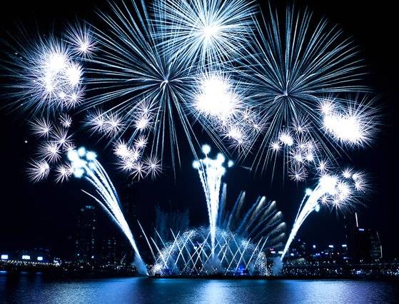 세계불꽃축제에서 한화그룹이 선보였던 다양한 폭죽. [사진 한화그룹]