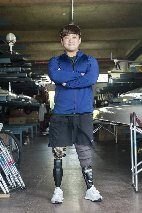 그는 다시 서기 위해 총 21번의 수술을 겪었다. 장진영 기자