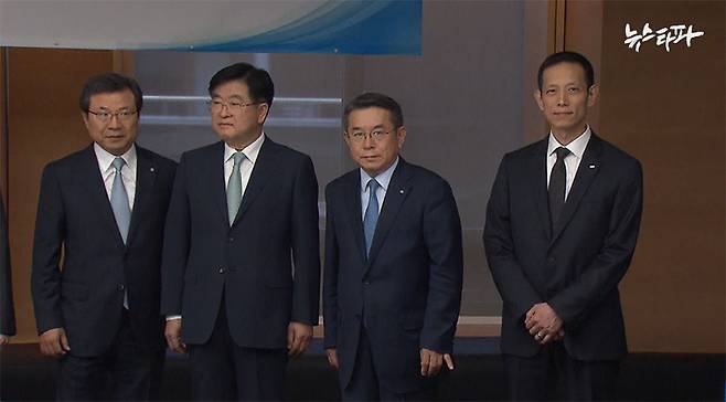 ▲ 지난해 5월 10일 서울 남대문로 대한상공회의소에서 열린 공정거래위원장과 10대그룹 경영인 정책 간담회에 참석한 이상훈 두산 총괄기획 사장(사진 맨 오른쪽).