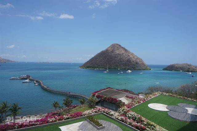 인도네시아 동누사텡가라주의 항구도시 라부안바조 한 리조트에서 바라본 코모도국립공원 풍경.