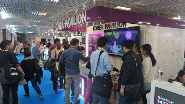 ▲지난 14일 콘진원은 MIPCOM(밉컴) 한국공동관에서 웰컴 리셉션을 열었다. ⓒ한국콘텐츠진흥원