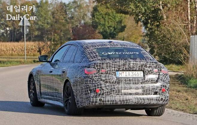 BMW, i4 스파이샷 (출처 카스쿱스)