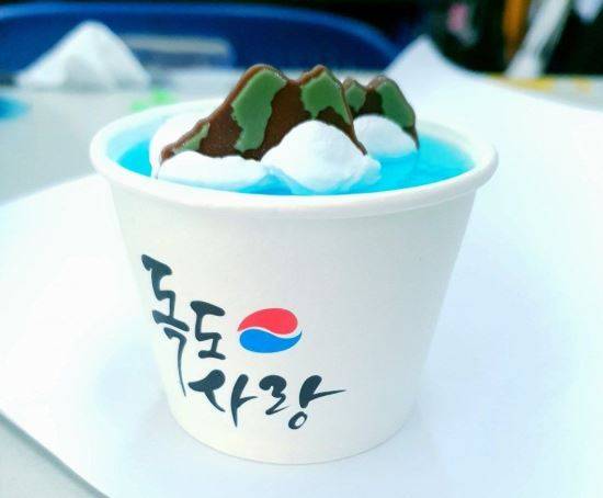 독도 케이크. 이하 트위터 캡처