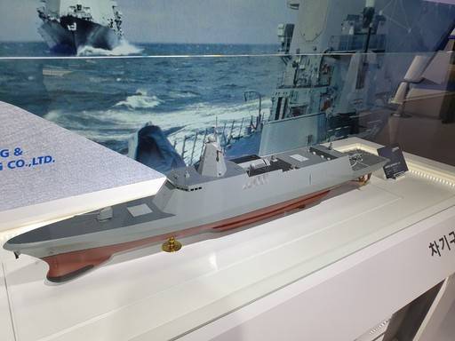 대우조선해양이 선보인 한국형 차기구축함(KDDX) 모델. 고도의 스텔스 성능을 추구했다. 부산=박수찬 기자