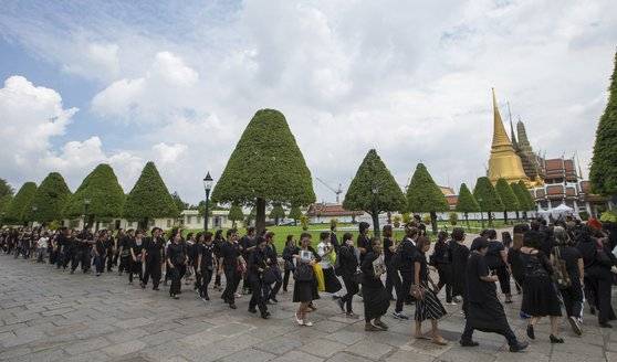 지난 2016년 10월 푸미폰 전 국왕 서거 당시 조문 행렬 [AP=연합뉴스]