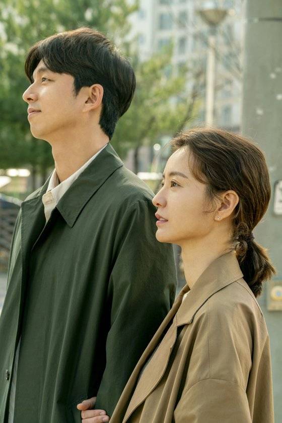 3년 전 '부산행'으로 1000만 흥행을 거둔 배우 공유와 정유미가 부부 역할로 다시 뭉쳤다. [사진 롯데엔터테인먼트]