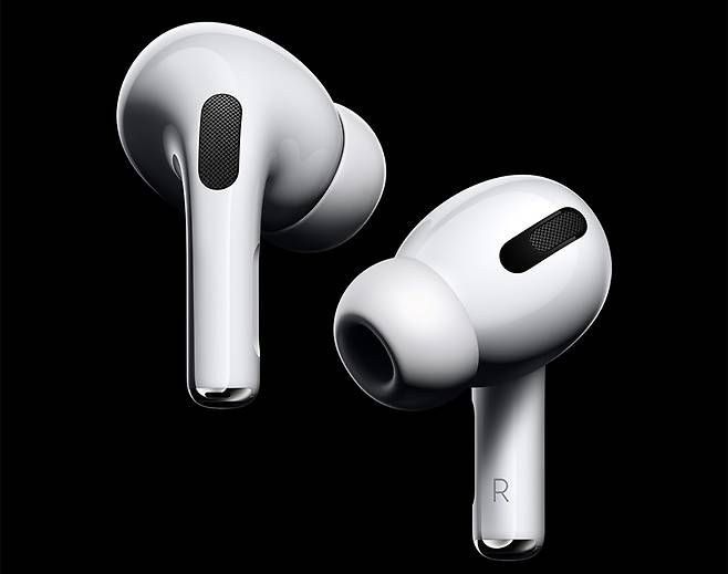완전 무선 이어폰 에어팟 프로, 해당 사진은 케이스가 비포함 (제공=애플코리아)