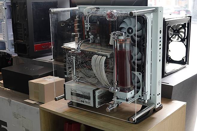 조립 PC를 넘어 하이엔드 커스텀 PC에 대한 수요가 커지고 있다