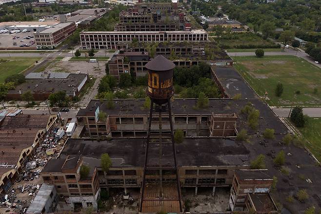 ⓒ시사IN 이명익1958년 가동을 중단하고 폐허가 된파커드 자동차 공장의 전경.