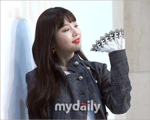 ▲ 레드벨벳 조이 '손하트가 안 보여'