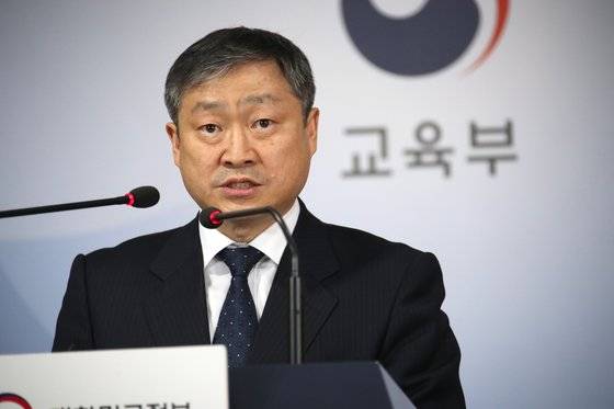 박백범 교육부 차관이 5일 오후 정부서울청사에서 학생부종합전형(학종) 실태조사 결과를 발표하고 있다. [연합뉴스]