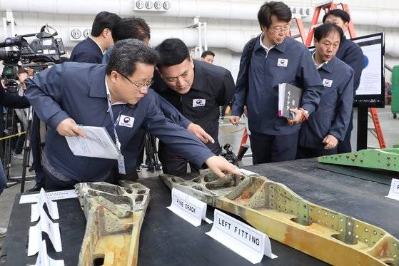 보잉 737NG 동체 수리 현장. [사진 국토교통부]