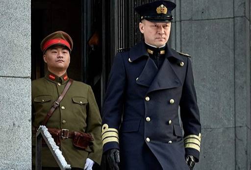 영화 ‘미드웨이’의 한 장면. 일본 배우 아사노 타다노부가 일본 해군의 야마구치 다몬 제독(오른쪽) 역을 맡았다.&nbsp;영화&nbsp;‘미드웨이’ 홈페이지