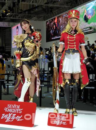 세븐나이츠 레볼루션 코스프레를 한 모델. 사진=노재웅 기자