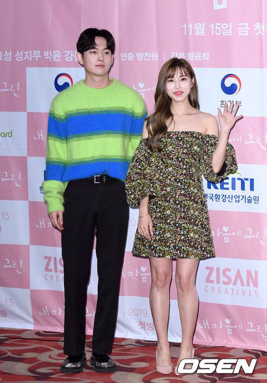 [OSEN=이대선 기자] 5일 오후 서울 롯데시네마 영등포점에서 웹드라마 '내 마음에 그린' 제작발표회가 열렸다.배우 최규진과 전효성이 포토타임을 갖고 있다. /sunday@osen.co.kr