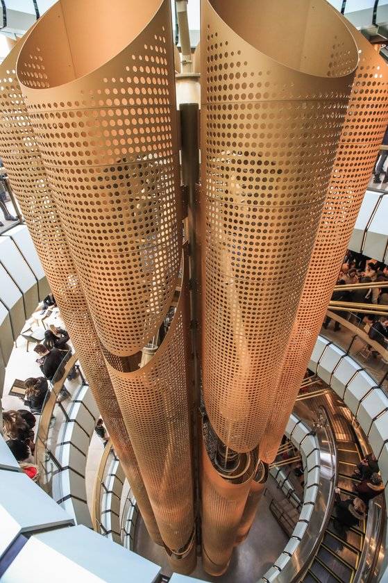 15일(현지시간) 오전 미국 시카고 미사간 애비뉴에 세계에서 가장 큰 스타벅스 매장이 문을 열었다. [EPA=연합뉴스]