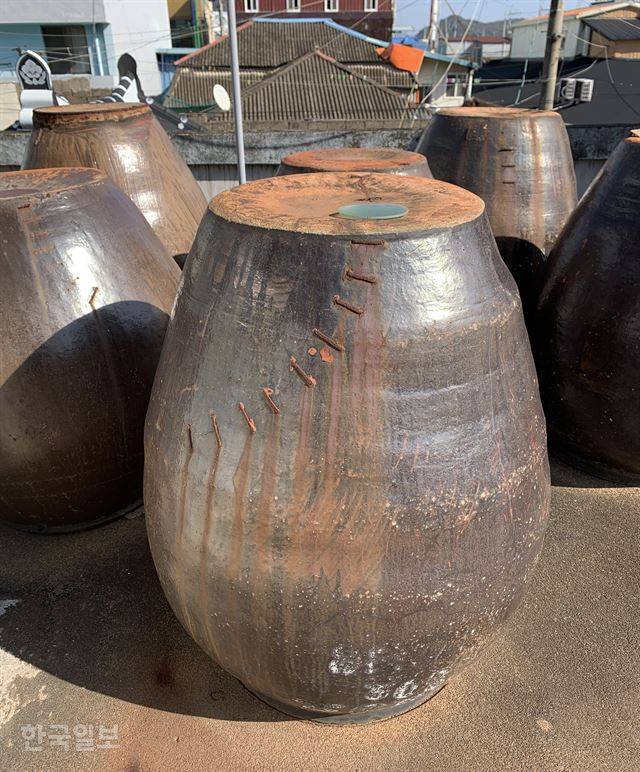 소설에서 ‘술도가’였던 ‘정도가’는 현재 꼬막음식을 전문으로 판매하는 식당이다. 양조장이었던 시절 사용하던 대형 옹기항아리를 그대로 보존하고 있다.