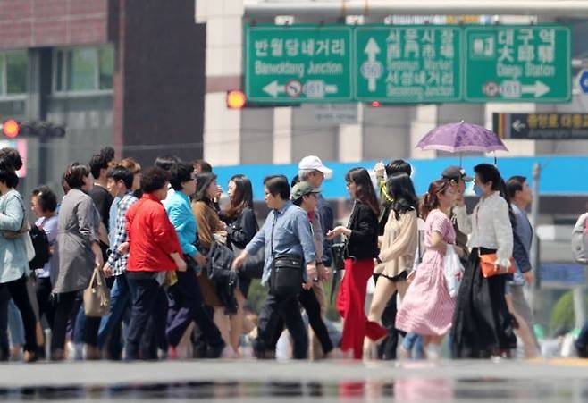 A street in Daegu, where the number of men per 100 women stood at 97.8 in October 2019. This marked the third-lowest, after Seoul (lowest) and Busan, among 17 major cities and provinces in South Korea. (Yonhap)