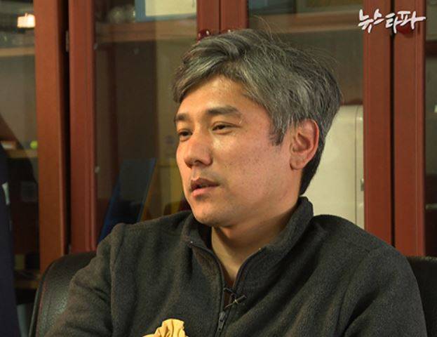 이명박 전 대통령의 다스 실소유 의혹과 관련해 핵심 자료를 공익제보했던 김종백씨가 과거 ‘뉴스타파’와 인터뷰하는 모습.뉴스타파 캡처